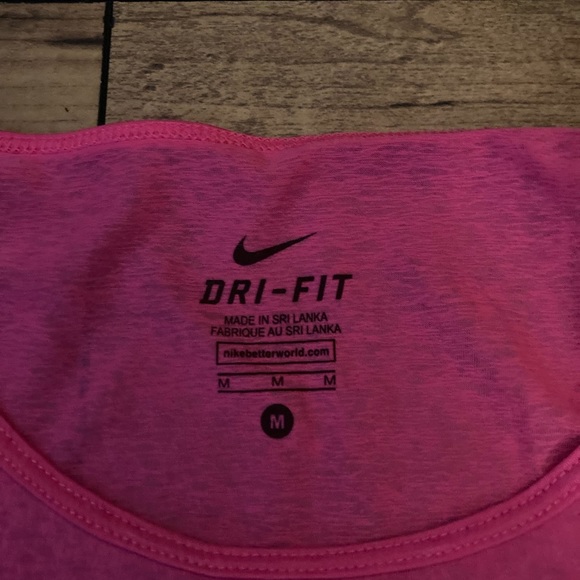 Nike workout shirt - Picture 2 of 2
